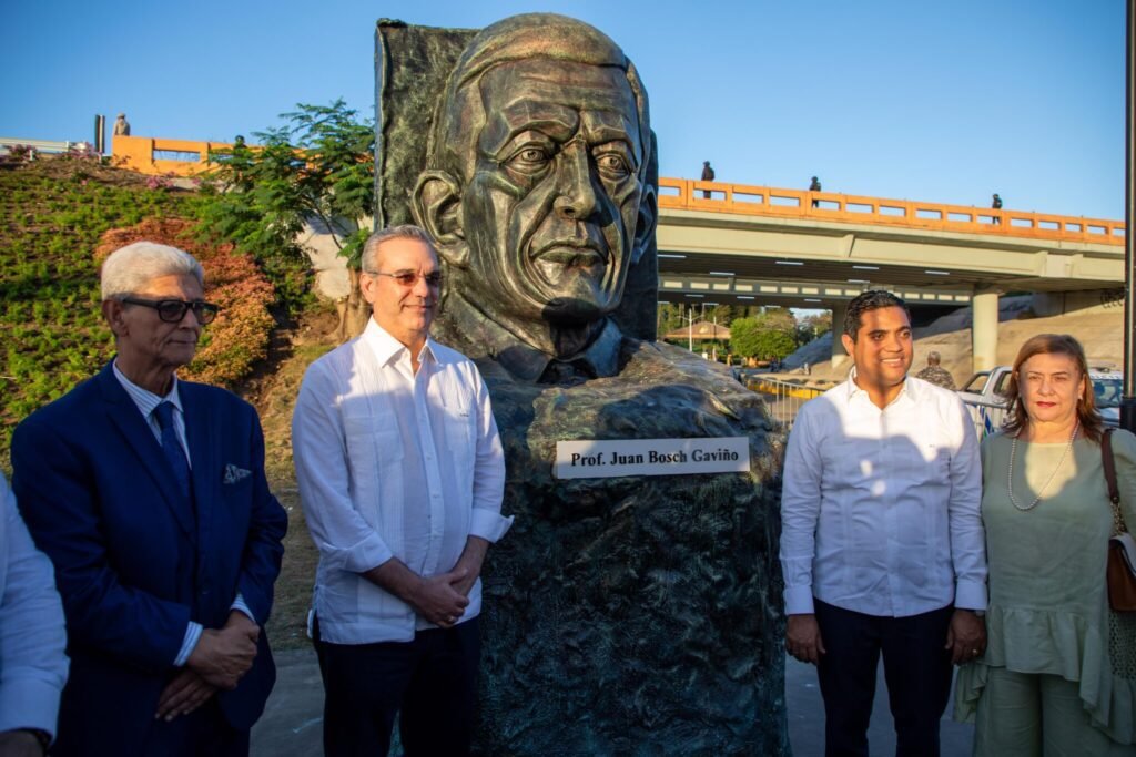 abinader 846 Inauguran obras en Monseñor Nouel y La Vega