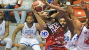 Plaza Valerio vence Pueblo Nuevo en el basket superior Santiago