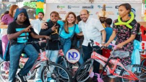 La Alcaldía del Distrito Nacional cambia plásticos por juguetes