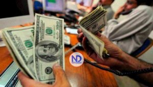 El dólar bajó seis centavos y este martes se cambiaba a 58.77 pesos
