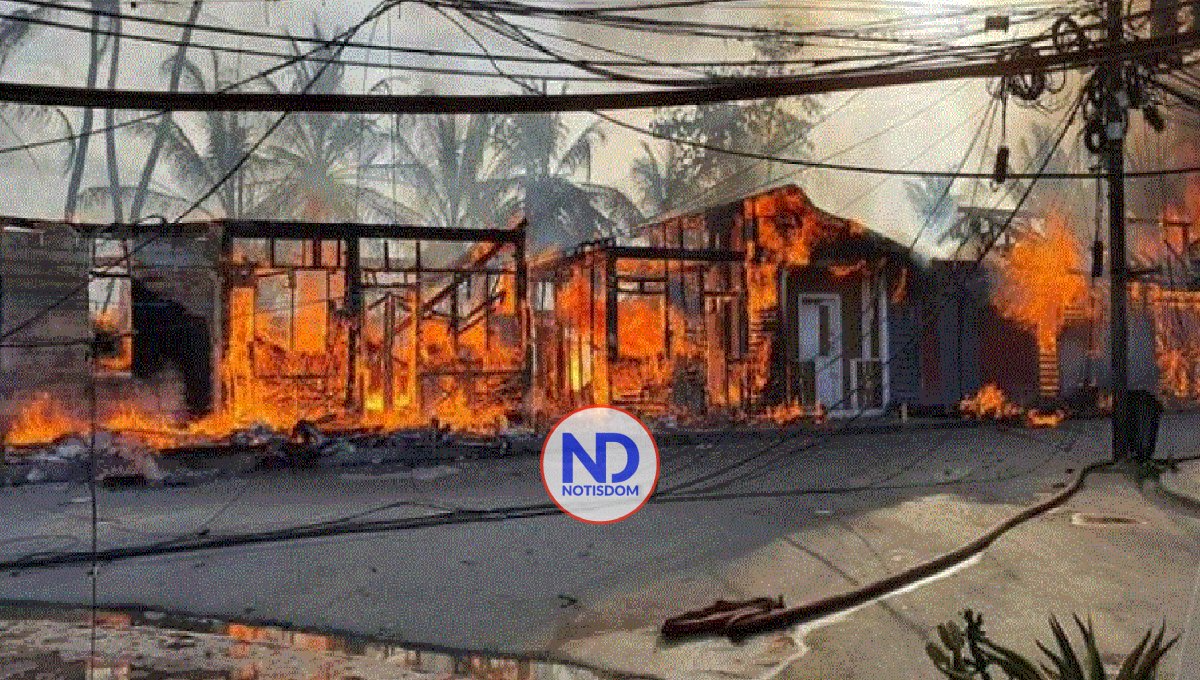 Incendio destruye negocios playa de los pescadores en Las Terrenas