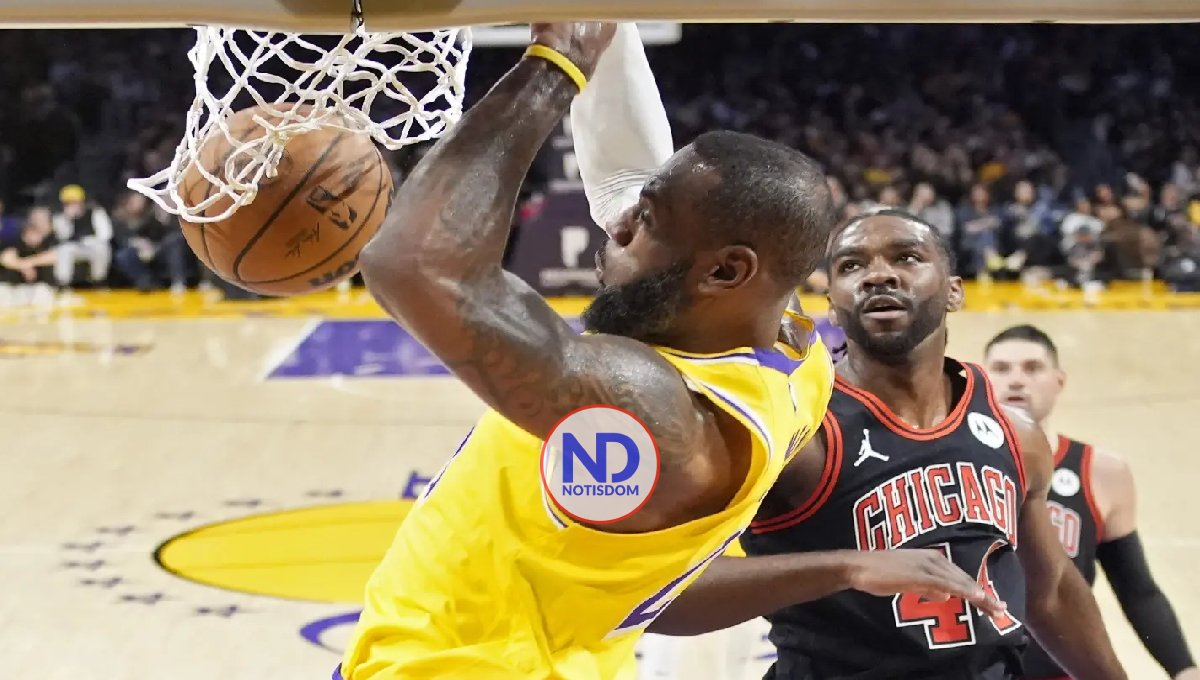 LeBron y Russell lideran el impresionante tiro de los Lakers