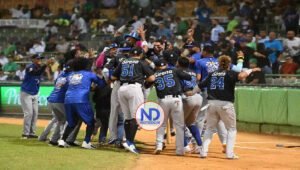 Licey derrota Estrellas y se coloca a un triunfo campeonato beisbol