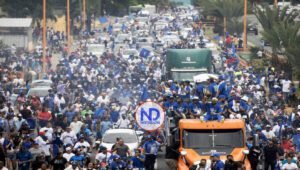 Tigres del Licey celebran triunfo con caravana en Santo Domingo