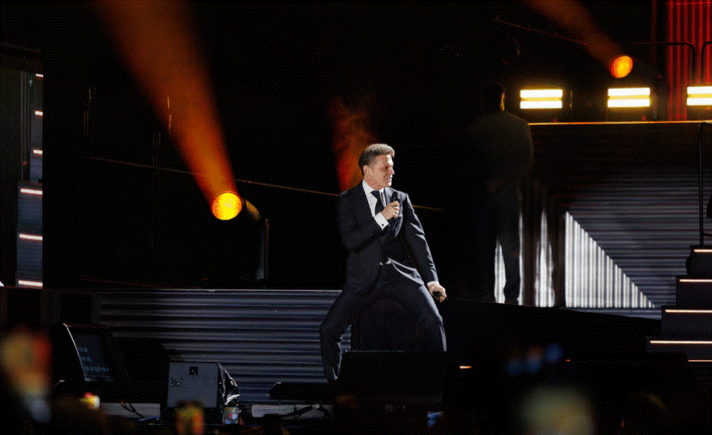 Luis Miguel iluminó el Estadio Olímpico con su concierto “Sol de México” 5 luis miguel 12 Luis Miguel iluminó el Estadio Olímpico con su concierto “Sol de México”