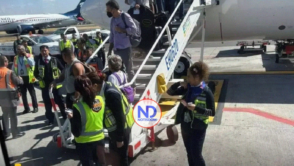 Pasajero de un avión abre la puerta de emergencia en México