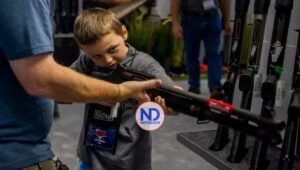 Legislación de Florida busca reducir la edad para comprar rifles