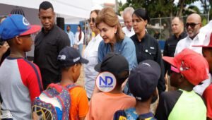 Vicepresidenta inauguró escuela, muelle y campo deportivo en SC