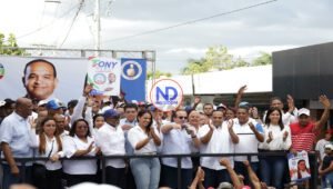 Tony Marte retira su candidatura para apoyar a Betty Gerónimo