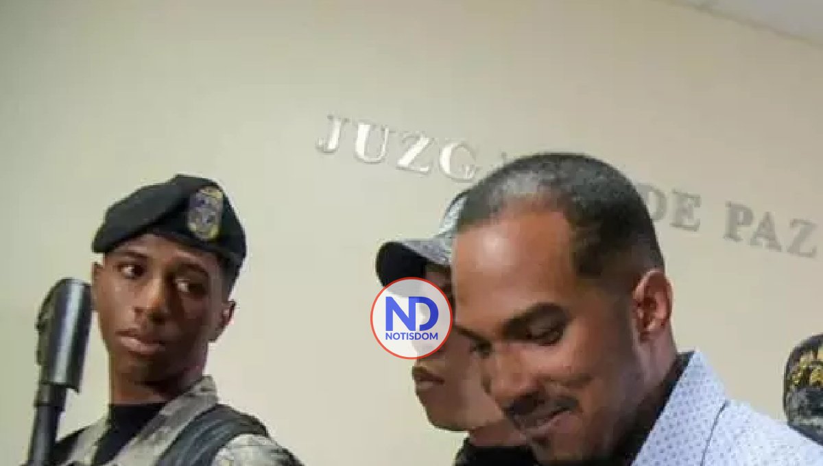 Wander Franco sale del tribunal sonriendo tras medidas de coerción por caso de la menor