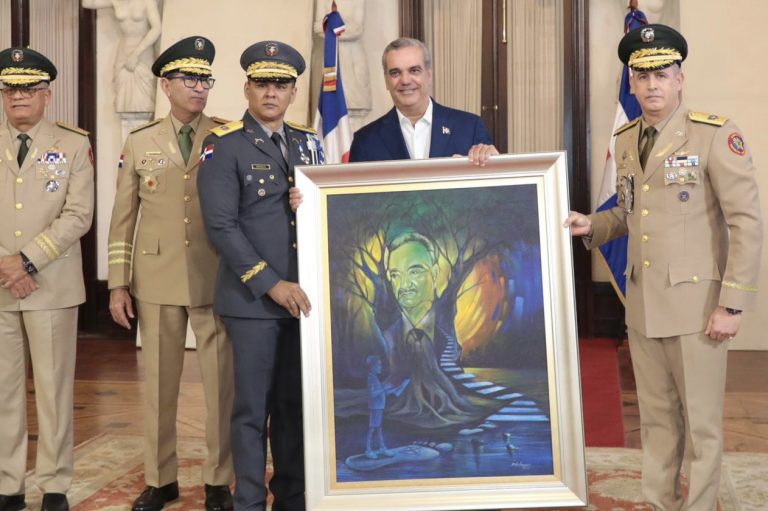Abinader reitera compromiso de fortalecer FFAA y Policía Nacional 3 ABINADER Y MILITARES 3 Abinader reitera compromiso de fortalecer FFAA y Policía Nacional