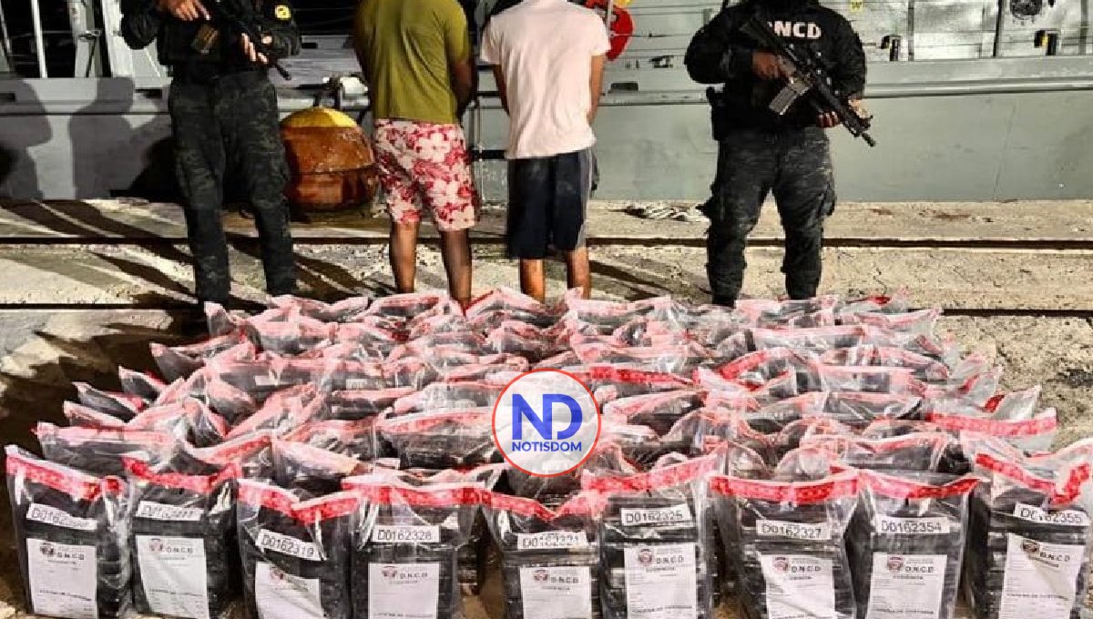 La DNCD intercepta lancha con 612 paquetes drogas