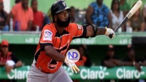 Toros adquieren a Sandro Fabián de Leones por Yamaico Navarro