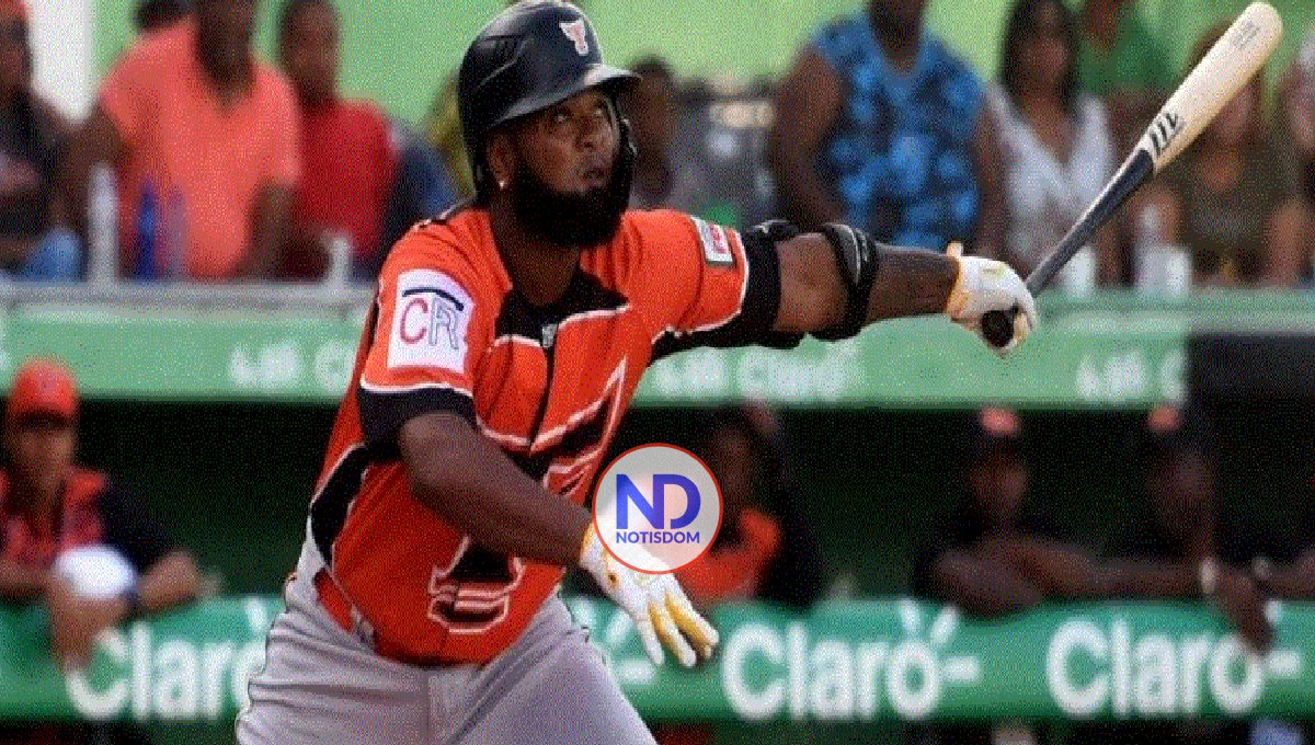 Toros adquieren a Sandro Fabián de Leones por Yamaico Navarro