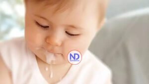 ¿Es normal que el niño vomite cada vez que toma la formula?