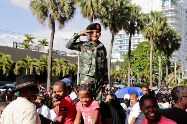 guardia nino Abinader encabeza desfile por el 180 aniversario de la Independencia Nacional