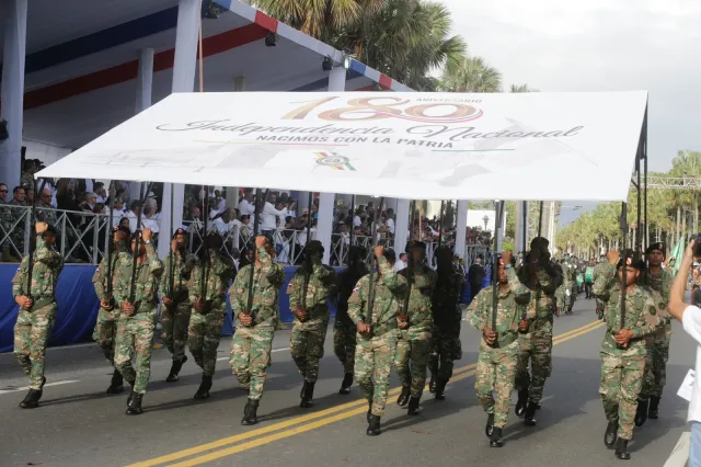 guardias 22 Abinader encabeza desfile por el 180 aniversario de la Independencia Nacional