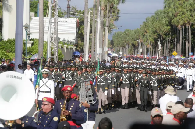 guardias aviacion Abinader encabeza desfile por el 180 aniversario de la Independencia Nacional