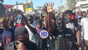 Ariel Henry no renuncia; hay tiroteos, incendios y destrozos