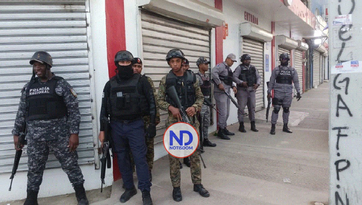 Militares custodian calles de Navarrete tras llamado a huelga
