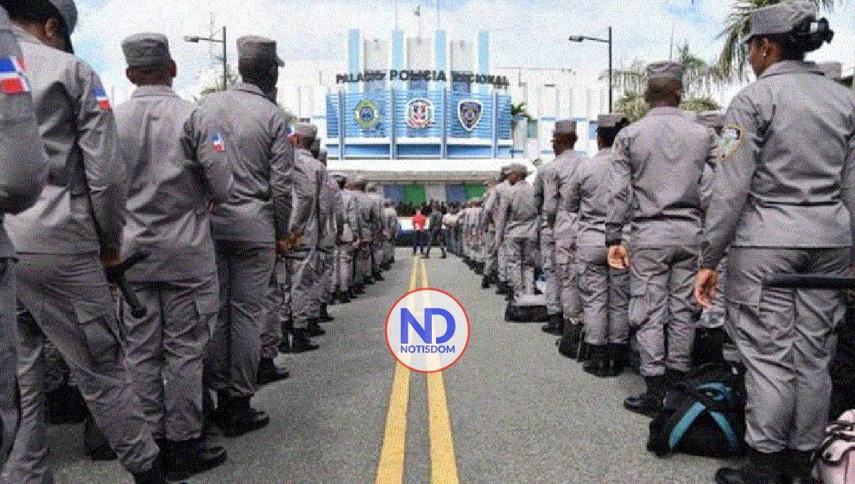 El Presidente Abinader asciende 7,800 agentes de Policía Nacional