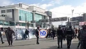 Se torna violenta marcha policías y militares pensionados en SD