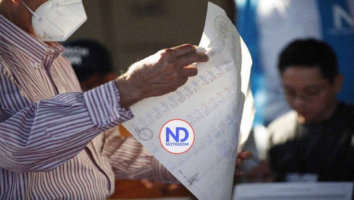 Empieza recuento papeletas en El Salvador; Bukele critica proceso