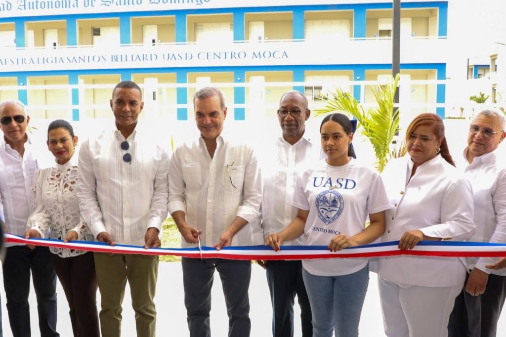 ABINADER EN MOCA Presidente dominicano inaugura obras sociales provincia Espaillat