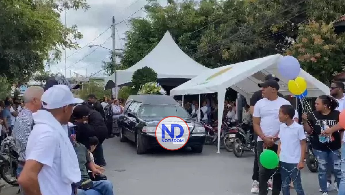 Sepultan menor de 13 años que sufrió quemaduras en carnaval de Salcedo