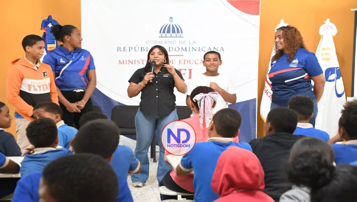 Orientan a los alumnos del Centro República de Cuba, en Villa Consuelo