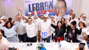 Lebron anuncia candidatura a diputado por Santo Domingo