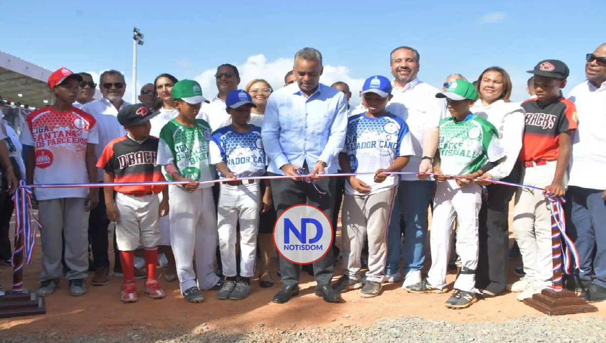 Inauguran estadio de sóftbol Augusto Daneri García en Azua