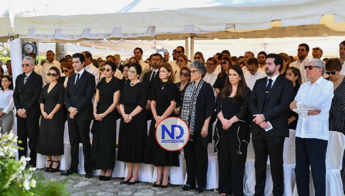 Familiares y amigos despiden a don José A. León Asensio 2 Familiares y amigos despiden a don José A. León Asensio