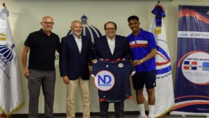 Junior Firpo fue presentado por la Selección Dominicana de Fútbol