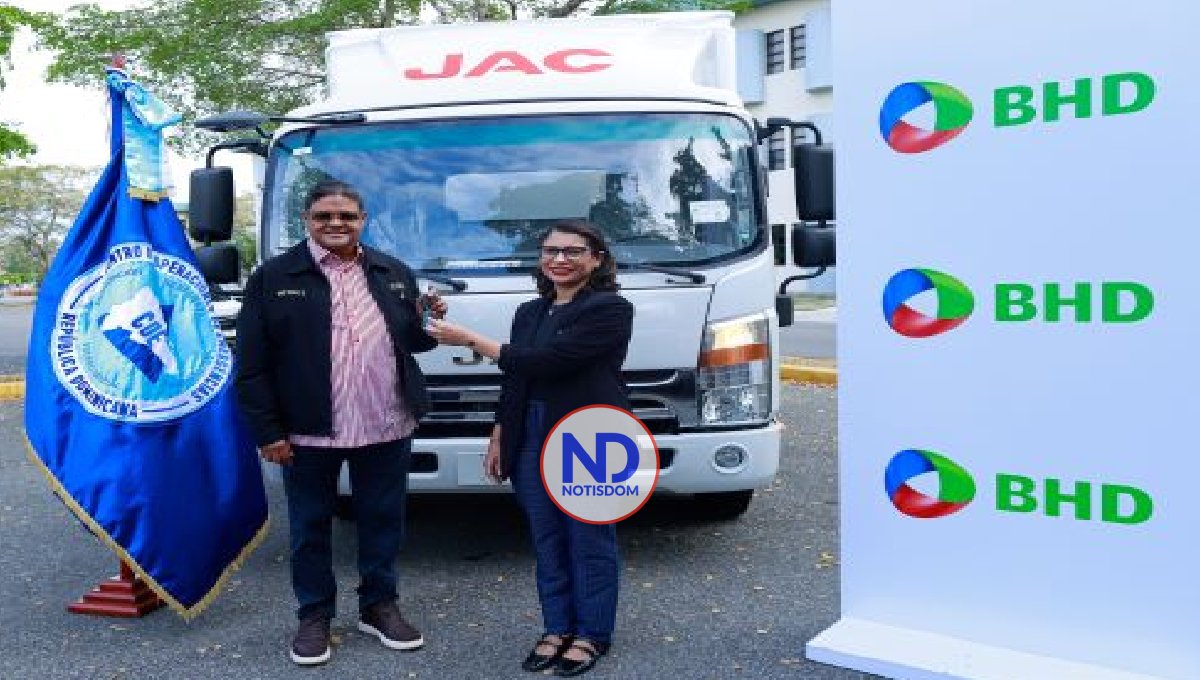 Banco BHD apoya labor del COE con donación equipos de salud