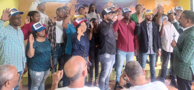 Movimiento Comunicadores 8.0 juramenta miembros en Villa Mella 3 Movimiento Comunicadores 8.0 1 Movimiento Comunicadores 8.0 juramenta miembros en Villa Mella