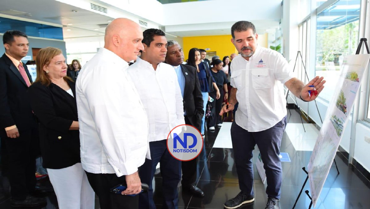 Ministro de Economía expone temas claves para el desarrollo integral de RD 2 Ministro de Economía expone temas claves para el desarrollo integral de RD