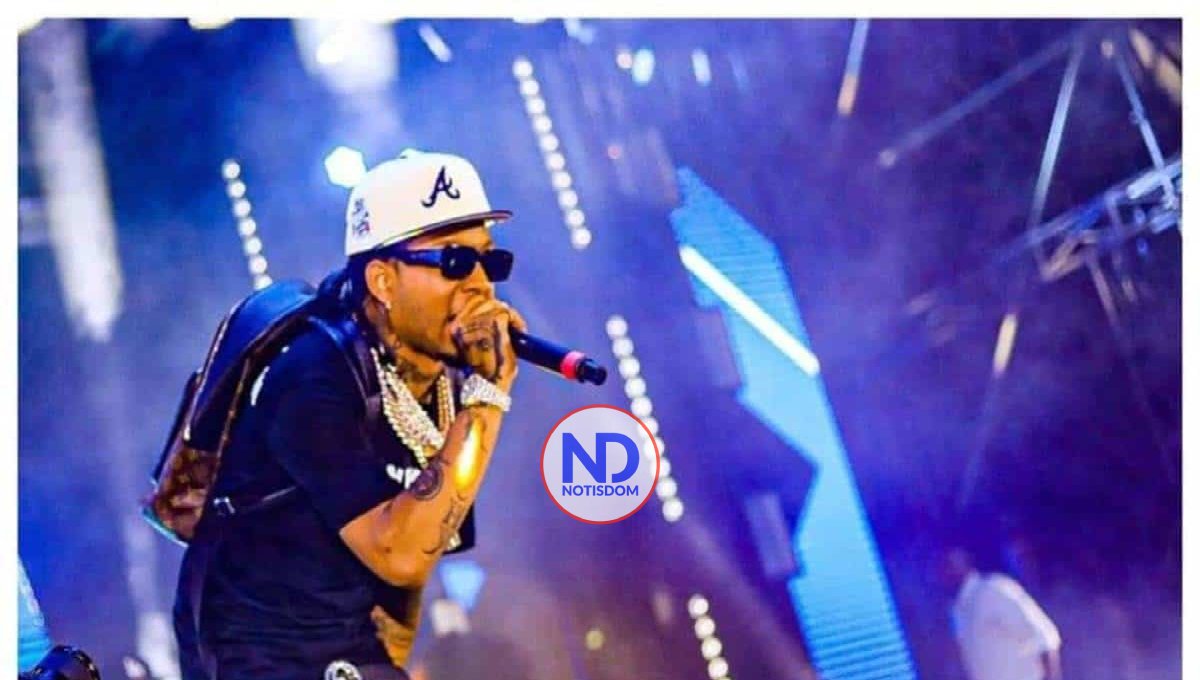 Fiscalía de La Vega interroga a Rochy RD por tiroteo en discoteca