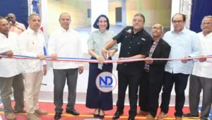 Raquel Arbaje y Camacho entregan Centro Deportivo Comunitario en Capotillo