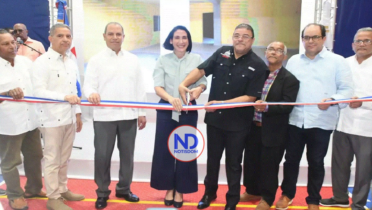 Raquel Arbaje y Camacho entregan Centro Deportivo Comunitario en Capotillo