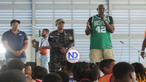 Tito Horford imparte clínica deportiva a niños en el Nuevo Domingo Savio, DN