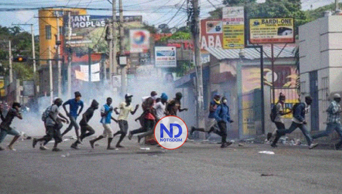 Pandillas matan a cuatro policías y queman dos comisarías en Haití