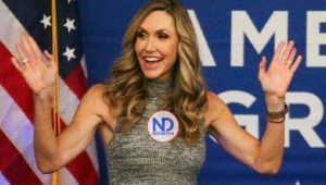 La nuera de Donald Trump sube a la cúpula del partido Republicano