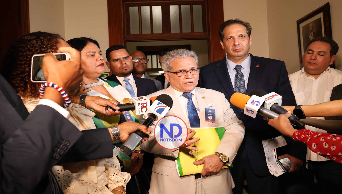 Gobierno pide un tiempo a médicos para aumento salarial y le aprueba varios puntos