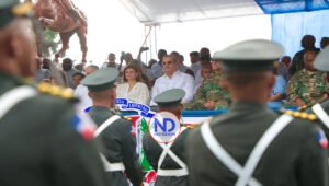 Presidente asiste a desfile por el aniversario batalla del 30 marzo