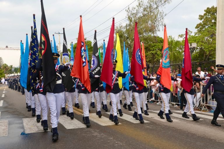 30 DE MARZO Presidente asiste a desfile por el aniversario batalla del 30 marzo