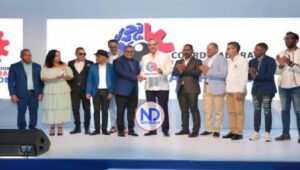 Luis Abinader promete pensiones para artistas y la apertura del Teatro Agua y Luz