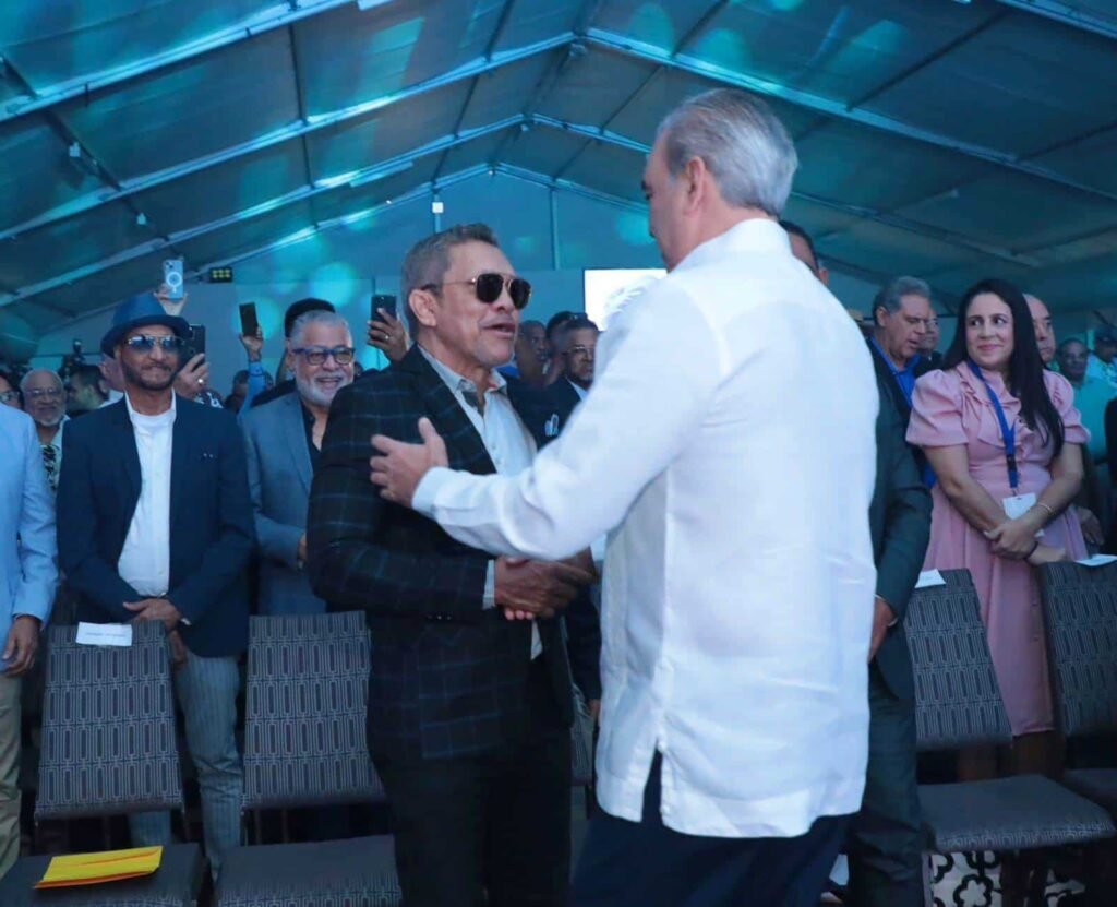 ABINADER 978 Luis Abinader promete pensiones para artistas y la apertura del Teatro Agua y Luz