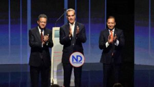 Debate candidatos presidenciales ocupa titulares en Dominicana