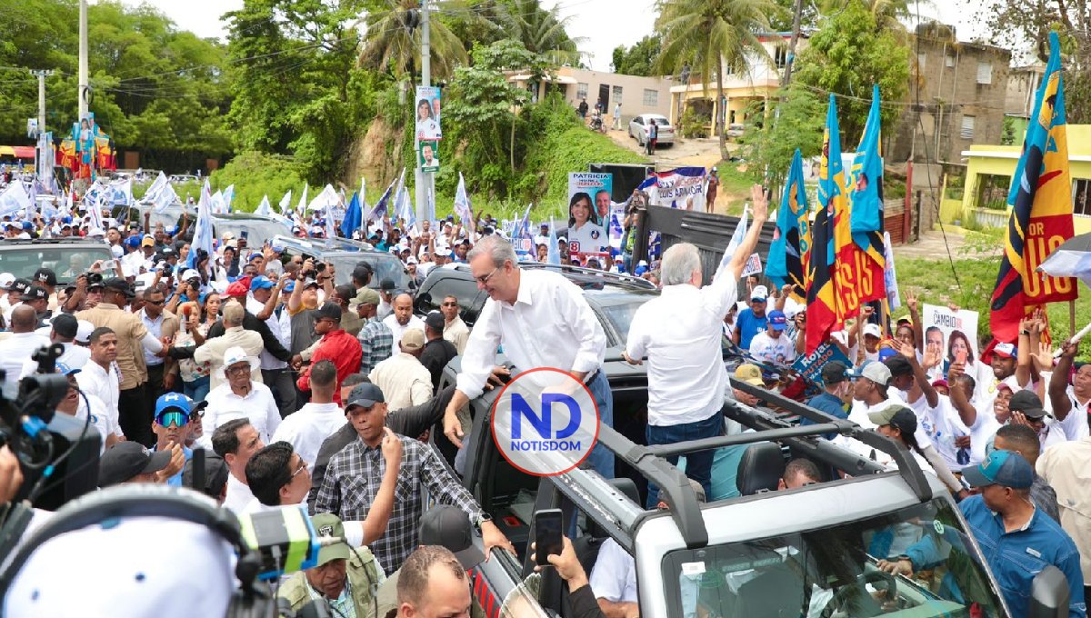 Abinader recorrió hoy bajo lluvia barrios populosos de SD Norte 2 Abinader recorrió hoy bajo lluvia barrios populosos de SD Norte